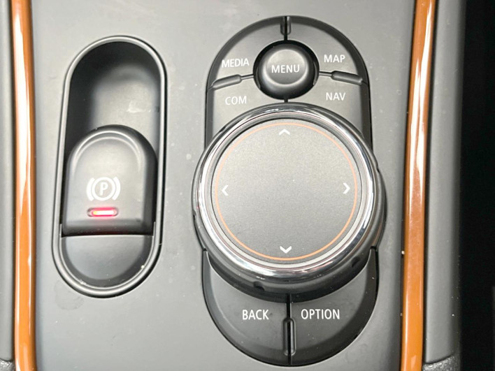 2018 Rover Mini LDA-YT20 (UW-6a2a27c386332)[20]