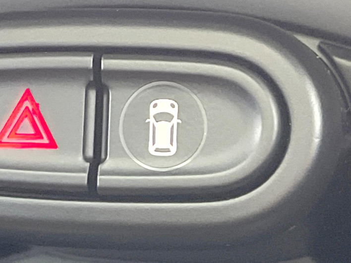 2018 Rover Mini LDA-YT20 (UW-6a2a27c386332)[12]