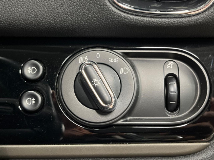 2018 Rover Mini LDA-YT20 (UW-6a2a27c3d0691)[21]