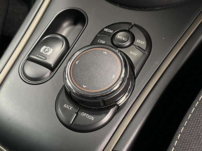 2018 Rover Mini LDA-YT20 (UW-6a2a27c3d0691)[14]