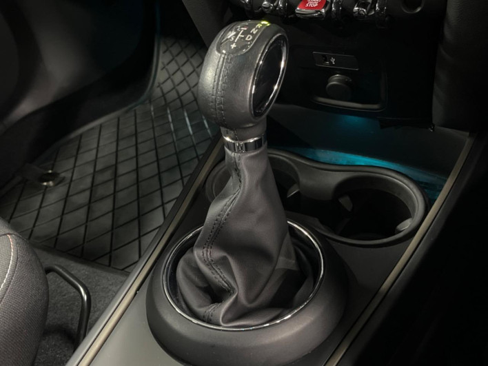 2018 Rover Mini LDA-YT20 (UW-6a2a27c3d0691)[13]