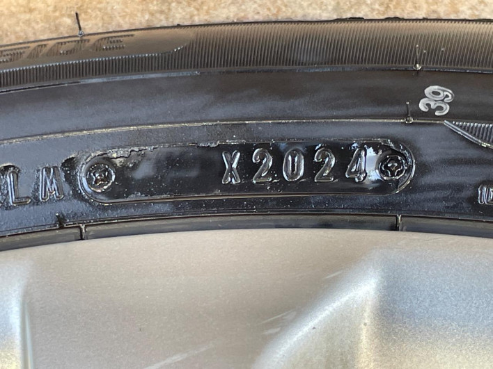 2012 Nissan JUKE DBA-YF15 (UW-6a2a27c6cb1f0)[25]