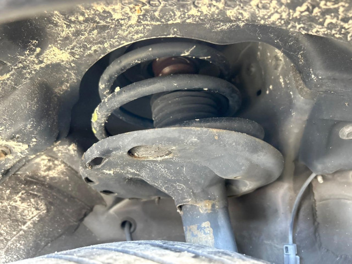 2014 Toyota Voxy DBA-ZRR80W (UW-6a2a27d16b3ca)[20]