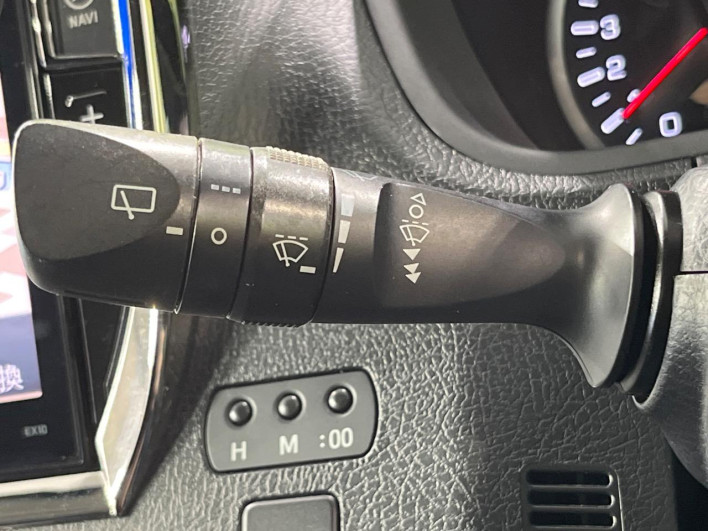 2015 Toyota Voxy DBA-ZRR80W (UW-6a2a27d273b9a)[19]