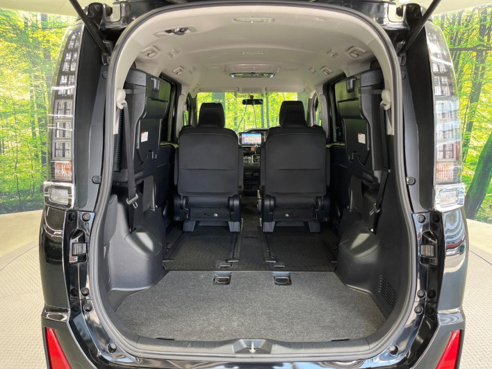 2015 Toyota Voxy DBA-ZRR80W (UW-6a2a27d273b9a)[29]
