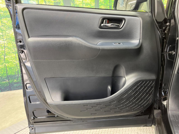 2015 Toyota Voxy DBA-ZRR80W (UW-6a2a27d273b9a)[22]