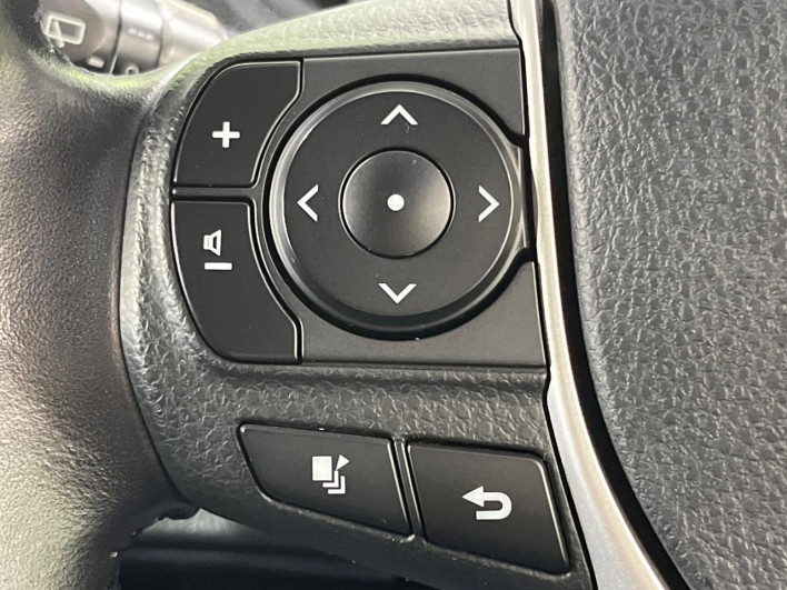 2015 Toyota Voxy DBA-ZRR80W (UW-6a2a27d273b9a)[17]