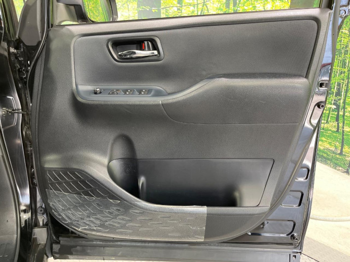 2015 Toyota Voxy DBA-ZRR80W (UW-6a2a27d273b9a)[21]