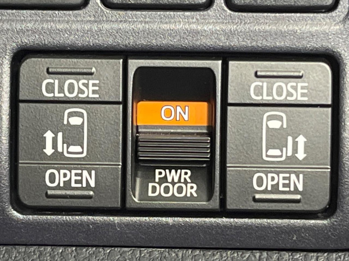 2015 Toyota Voxy DBA-ZRR80W (UW-6a2a27d273b9a)[13]