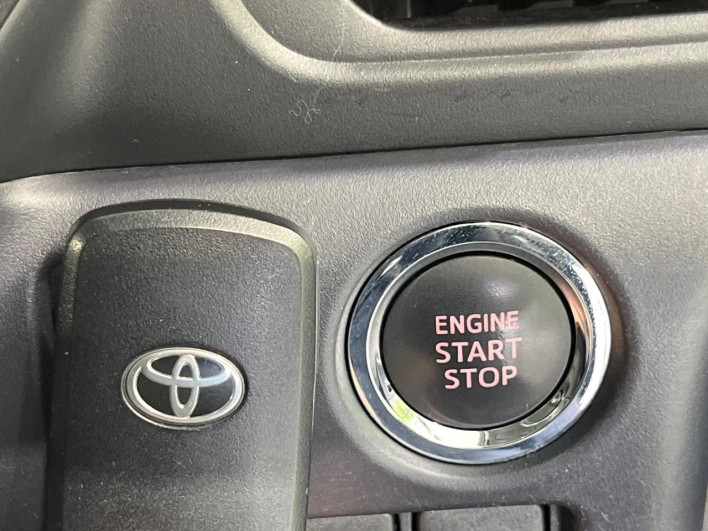 2015 Toyota Voxy DBA-ZRR80W (UW-6a2a27d273b9a)[6]