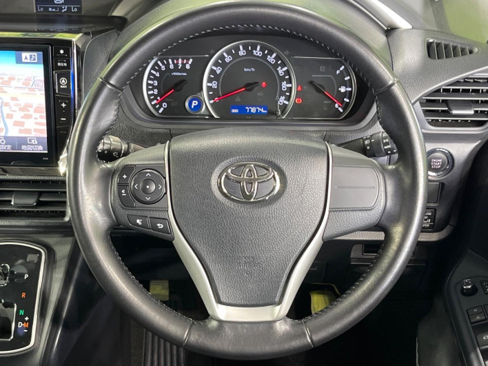 2015 Toyota Voxy DBA-ZRR80W (UW-6a2a27d273b9a)[27]