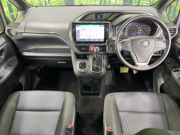 2015 Toyota Voxy DBA-ZRR80W (UW-6a2a27d273b9a)[28]