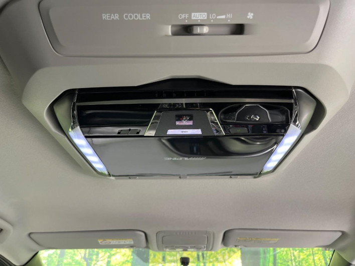 2015 Toyota Voxy DBA-ZRR80W (UW-6a2a27d273b9a)[25]
