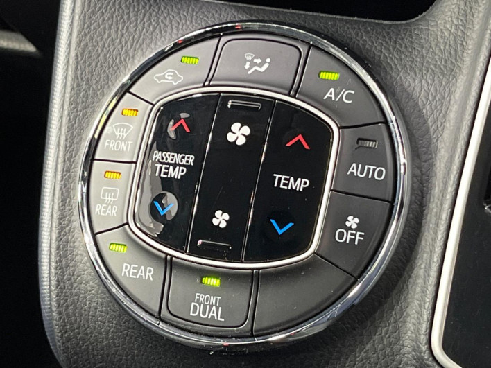 2015 Toyota Voxy DBA-ZRR80W (UW-6a2a27d273b9a)[15]