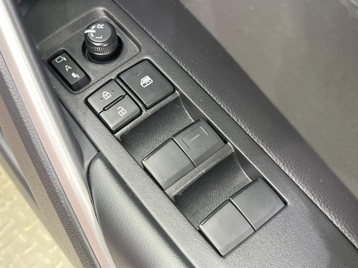 2025 Toyota Corolla Cross 6AA-ZVG13 (UW-6a2a27e0b3459)[16]