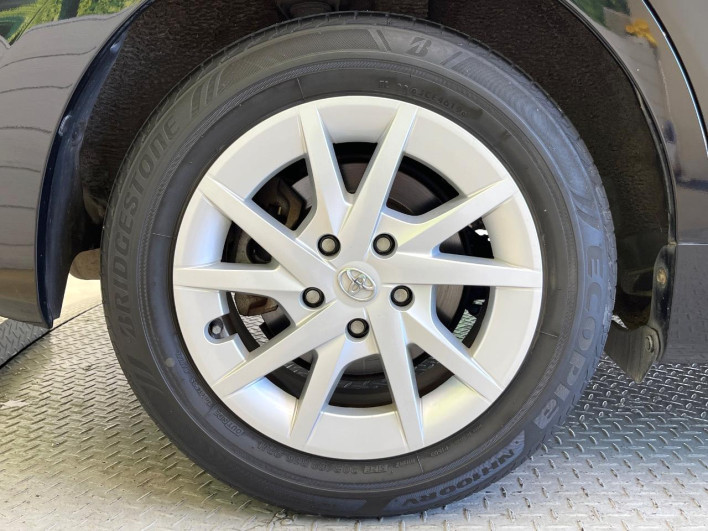 2016 Toyota Prius α DAA-ZVW41W (UW-6a2a27e4ba699)[17]