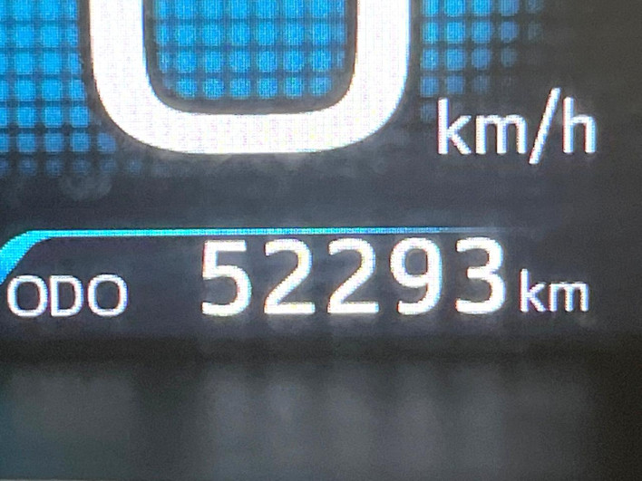 2017 Toyota Prius PHV DLA-ZVW52 (UW-6a2a27ec74a91)[2]