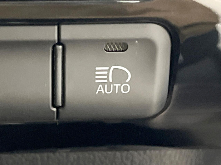 2017 Toyota Prius PHV DLA-ZVW52 (UW-6a2a27ec74a91)[26]