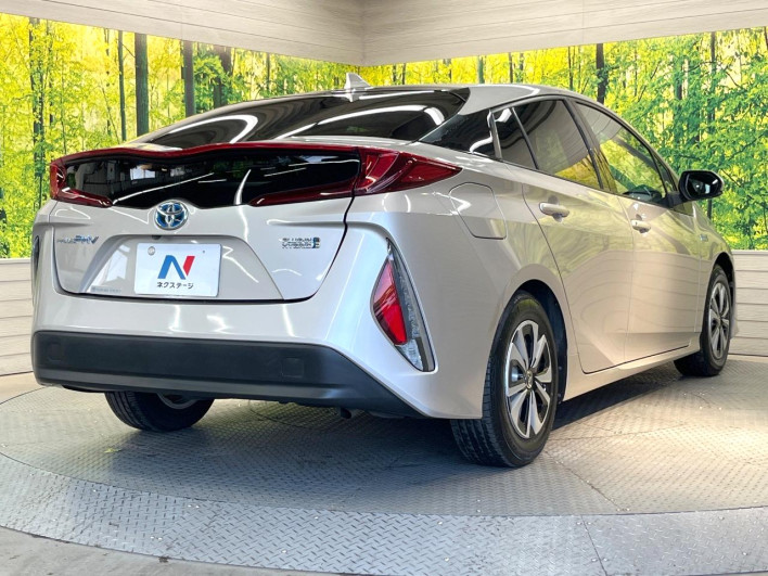 2017 Toyota Prius PHV DLA-ZVW52 (UW-6a2a27ec74a91)[9]