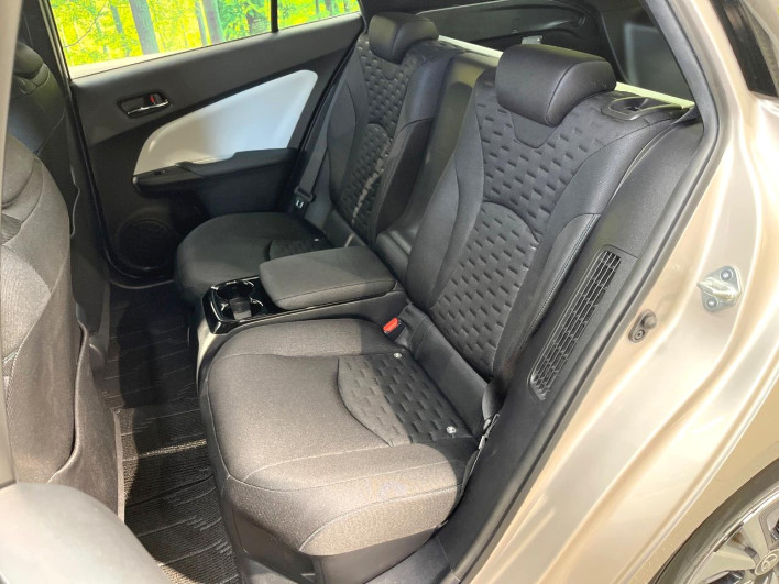 2017 Toyota Prius PHV DLA-ZVW52 (UW-6a2a27ec74a91)[23]