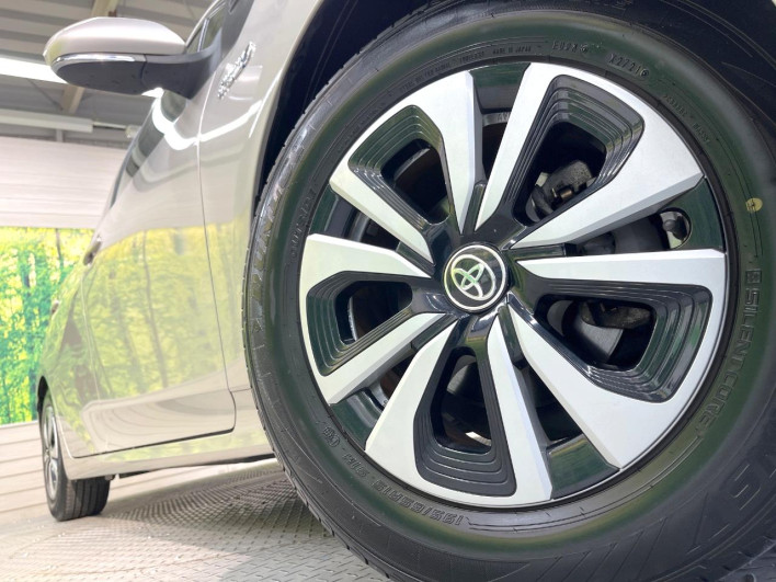 2017 Toyota Prius PHV DLA-ZVW52 (UW-6a2a27ec74a91)[17]