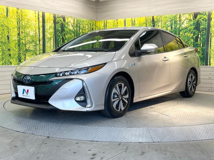 2017 Toyota Prius PHV DLA-ZVW52 (UW-6a2a27ec74a91)[13]