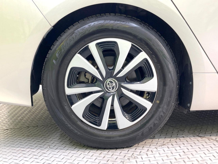 2017 Toyota Prius PHV DLA-ZVW52 (UW-6a2a27ec74a91)[20]