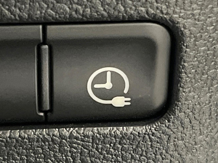 2017 Toyota Prius PHV DLA-ZVW52 (UW-6a2a27ec74a91)[27]