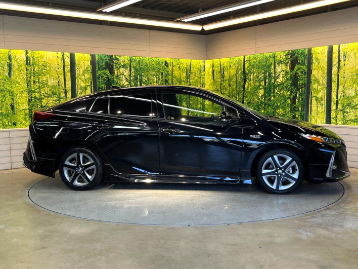 2019 Toyota Prius PHV DLA-ZVW52 (UW-6a2a27ed1849c)[18]