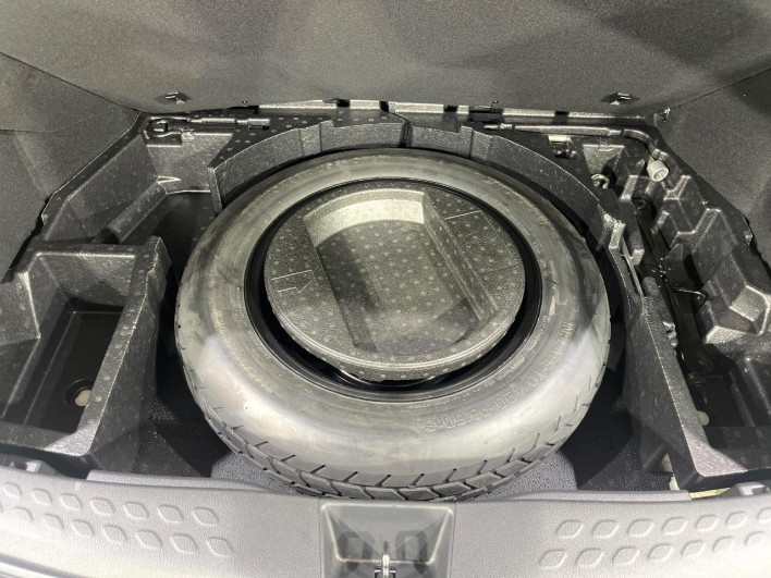 2018 Toyota C-HR DAA-ZYX10 (UW-6a2a280315206)[15]