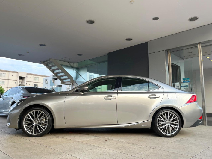 2017 Lexus IS DAA-AVE30 (UW-6a2b778d0bba9)[21]