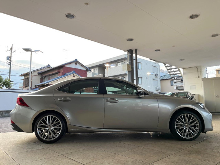 2017 Lexus IS DAA-AVE30 (UW-6a2b778d0bba9)[25]