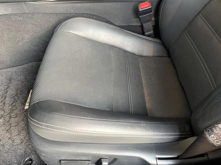 2017 Lexus IS DAA-AVE30 (UW-6a2b778d0bba9)[26]