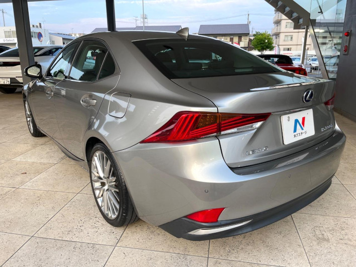 2017 Lexus IS DAA-AVE30 (UW-6a2b778d0bba9)[22]