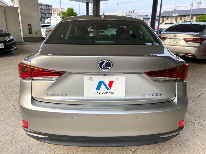 2017 Lexus IS DAA-AVE30 (UW-6a2b778d0bba9)[23]