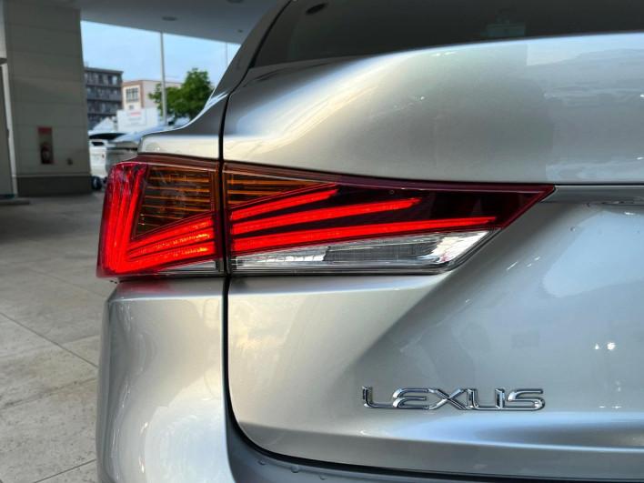 2017 Lexus IS DAA-AVE30 (UW-6a2b778d0bba9)[9]