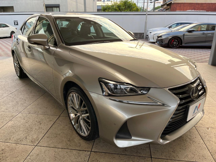 2017 Lexus IS DAA-AVE30 (UW-6a2b778d0bba9)[18]