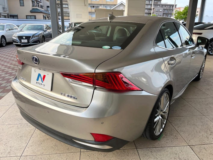 2017 Lexus IS DAA-AVE30 (UW-6a2b778d0bba9)[24]
