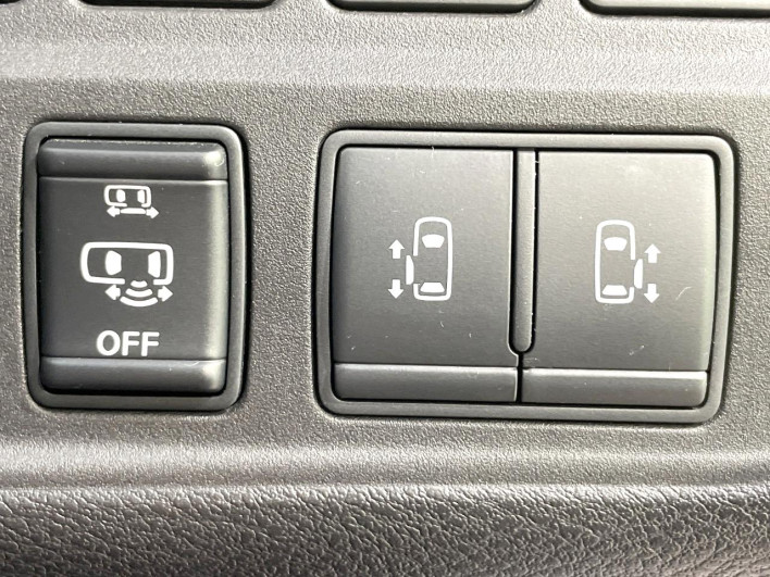 2017 Nissan Serena DAA-GFC27 (UW-6a2b77f5330cb)[23]