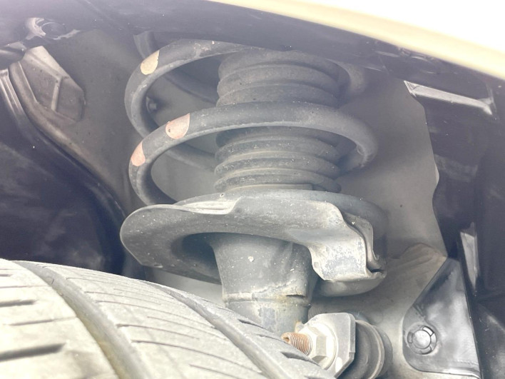 2017 Nissan Serena DAA-GFC27 (UW-6a2b77f5330cb)[19]