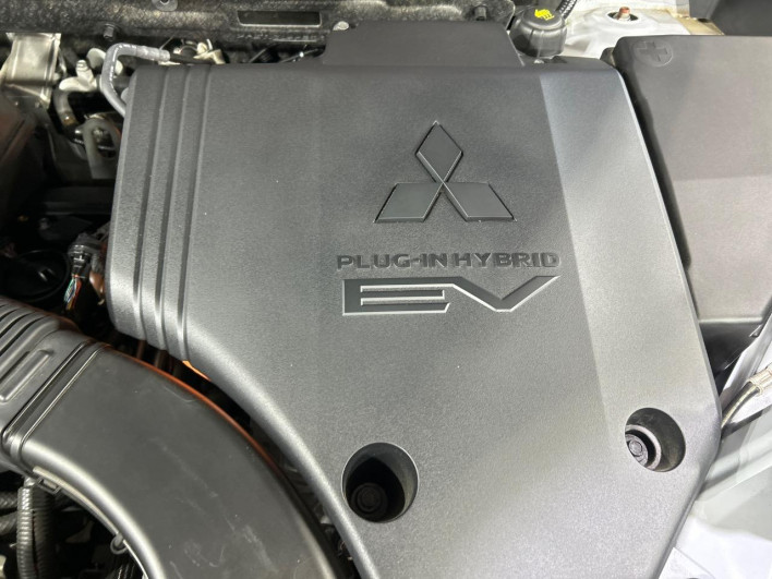2022 Mitsubishi OUTLANDER PHEV 5LA-GN0W (UW-6a2b7800200f8)[4]