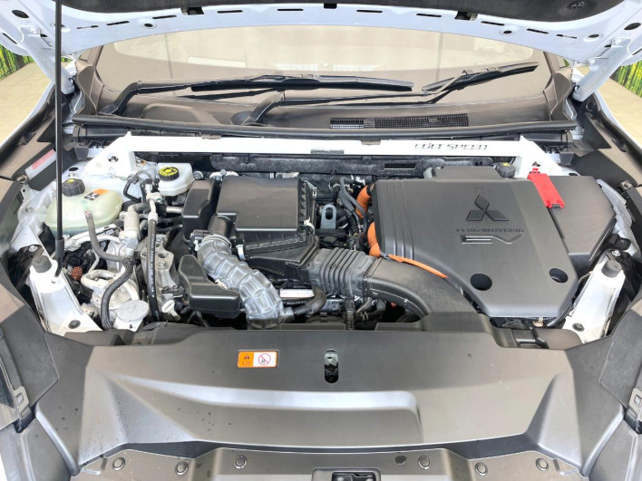2023 Mitsubishi OUTLANDER PHEV 5LA-GN0W (UW-6a2b780046b8d)[4]