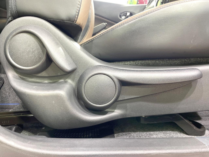 2018 Nissan Note DAA-HE12 (UW-6a2b781d52df6)[21]