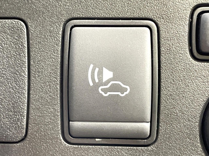 2018 Nissan Note DAA-HE12 (UW-6a2b781d52df6)[18]