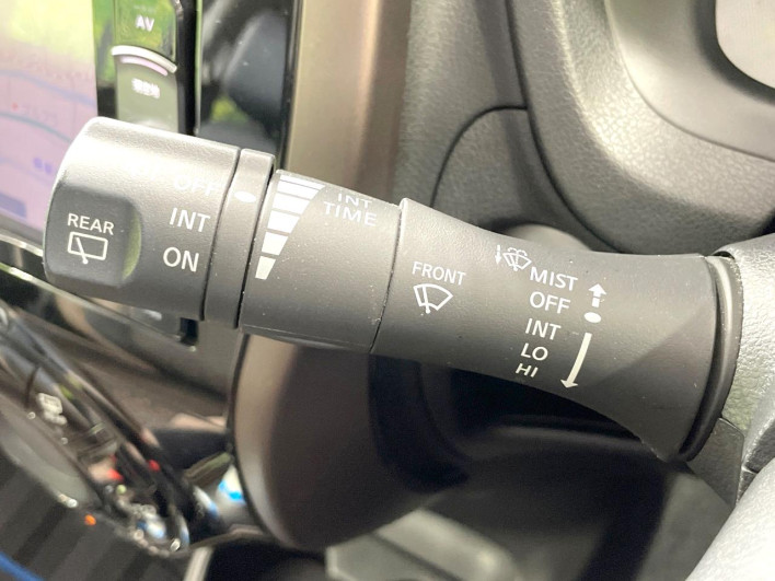 2018 Nissan Note DAA-HE12 (UW-6a2b781d52df6)[28]