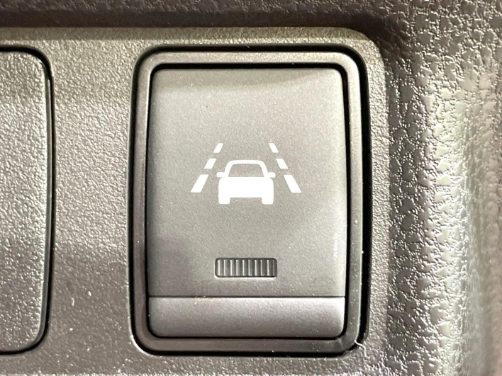 2018 Nissan Note DAA-HE12 (UW-6a2b781d52df6)[19]