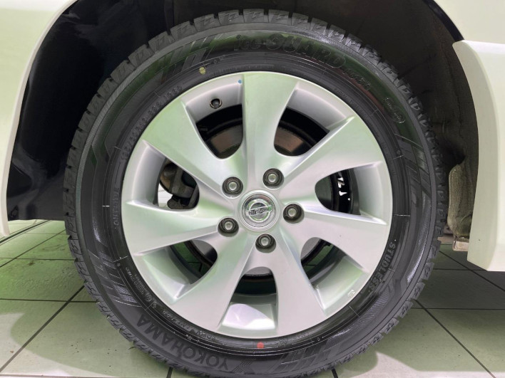2013 Nissan Serena DAA-HFC26 (UW-6a2b7822769b3)[17]