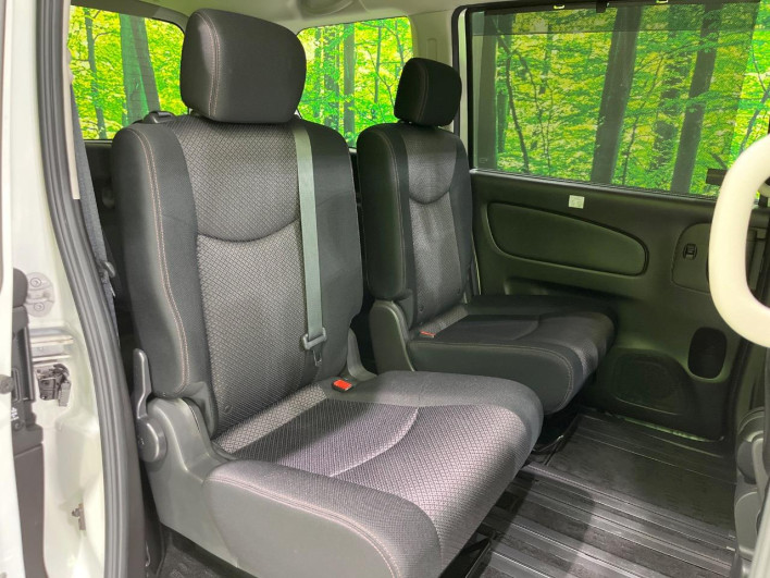 2013 Nissan Serena DAA-HFC26 (UW-6a2b7822769b3)[10]