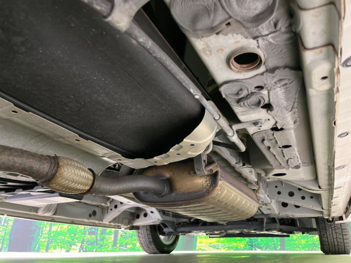 2013 Nissan Serena DAA-HFC26 (UW-6a2b7822769b3)[22]
