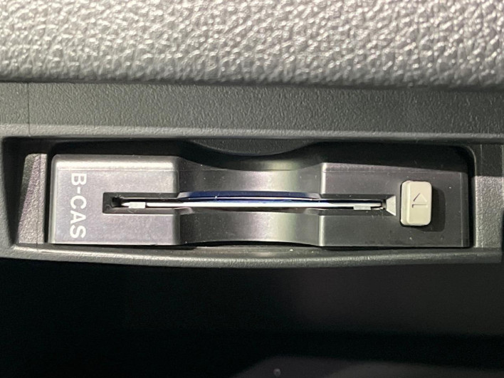 2013 Nissan Serena DAA-HFC26 (UW-6a2b78228d5f4)[13]
